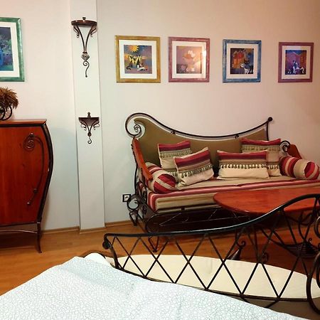 Penzion A Restauracia Toldi Galanta Zewnętrze zdjęcie