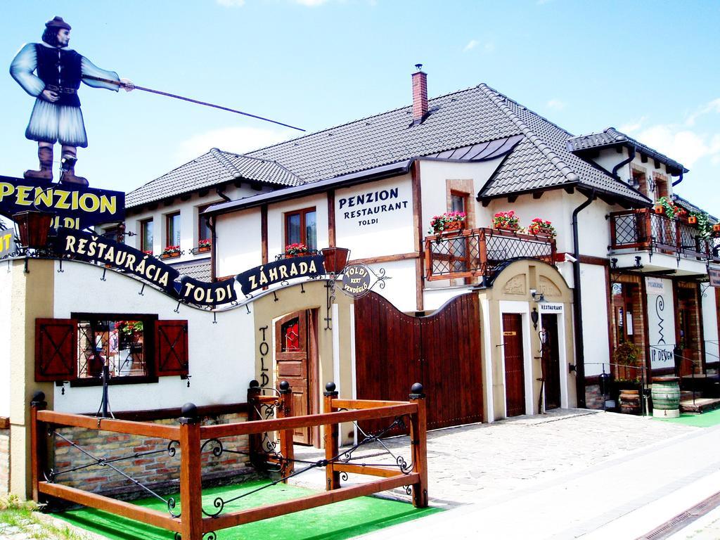 Penzion A Restauracia Toldi Galanta Zewnętrze zdjęcie