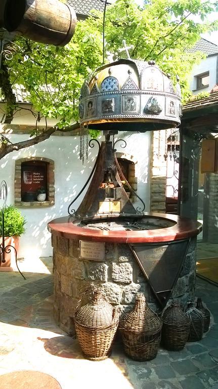 Penzion A Restauracia Toldi Galanta Zewnętrze zdjęcie