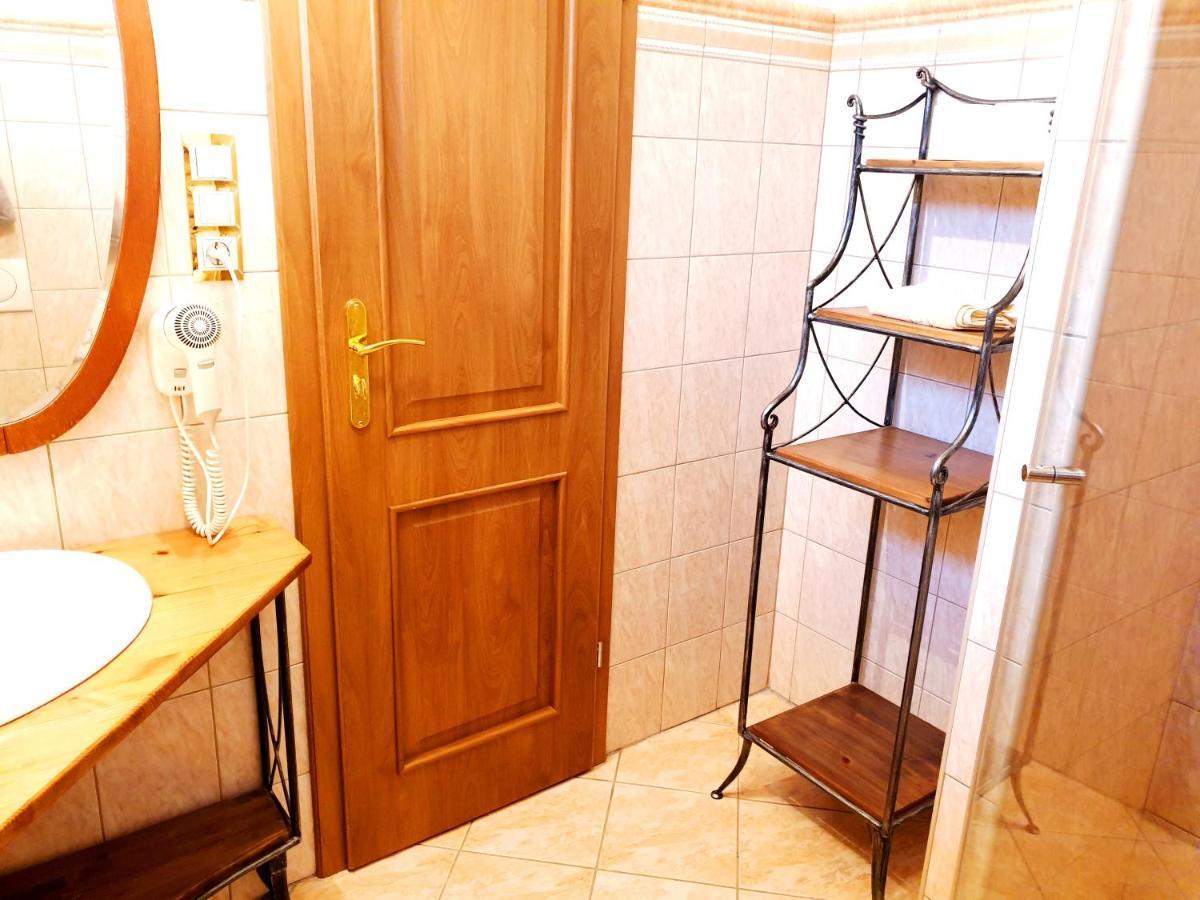 Penzion A Restauracia Toldi Galanta Zewnętrze zdjęcie