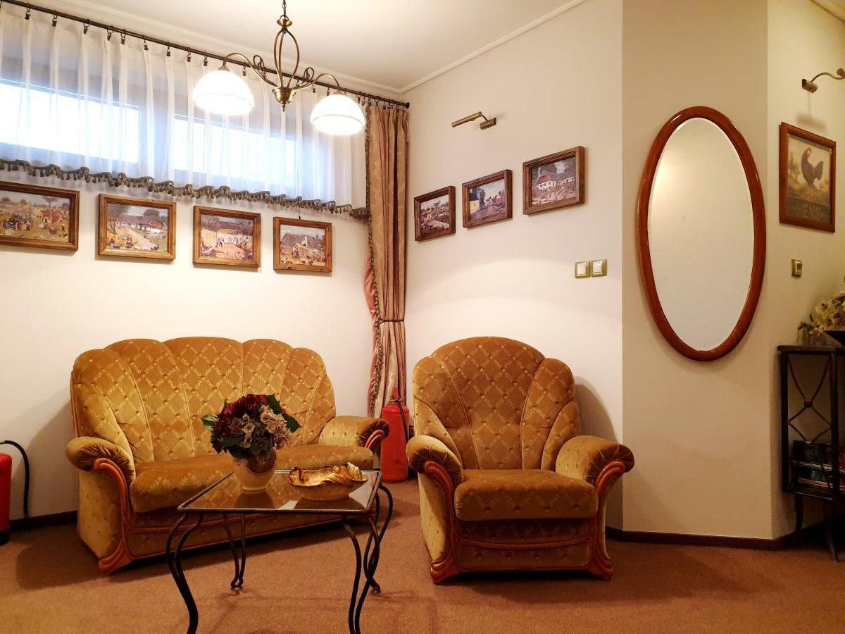 Penzion A Restauracia Toldi Galanta Zewnętrze zdjęcie